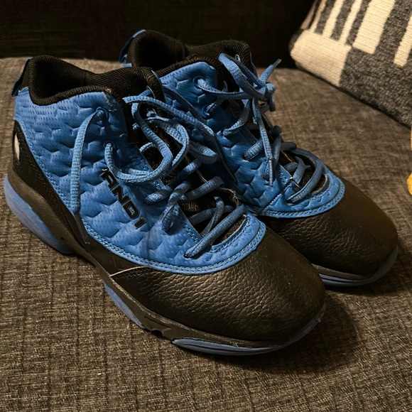 And1 boys basketball shoes, size 4, very goods used condition - Picture 1 of 4